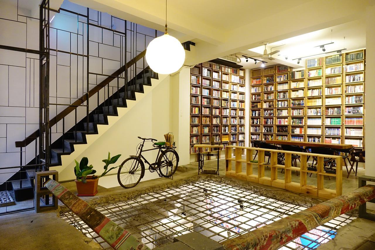 Cao Ji Book Inn Hostel Tainan Exterior photo